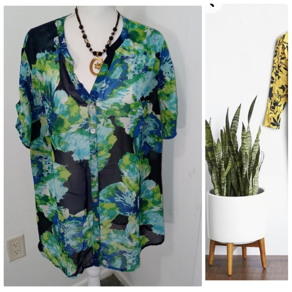 Blue Green Floral Short Sleeve Button Sleeve Size 3X